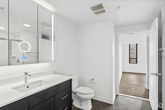 2BR, 2BA - 1,158SF - Hall Bathroom