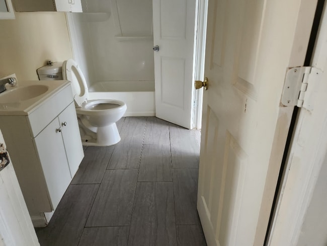 Photo - 1579 Duchamp Rd