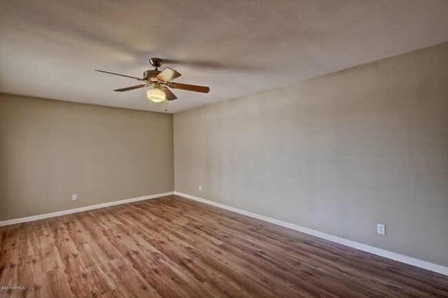 Photo - 1030 E Manhatton Dr