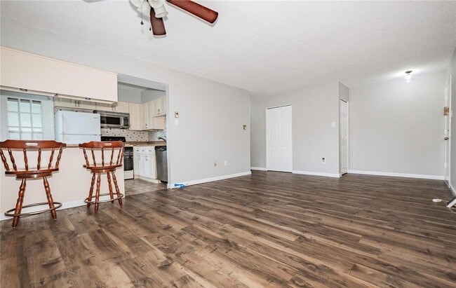Bright & Spacious Unit with Natural Light