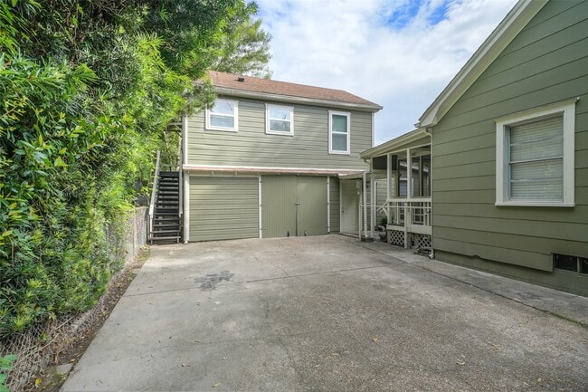 Building Photo - 811 Woodard St