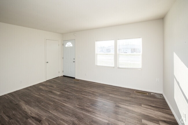 3BR, 1BA - 837SF - Living Room - Jefferson Manor Apartments