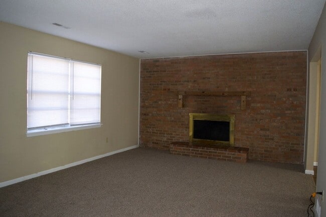 Photo - Nice 3 Bedroom 2.5 Bathroom Townhome
