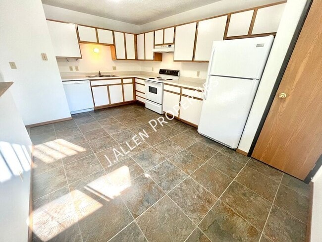 Building Photo - 906 Riverfront Rd Unit 27