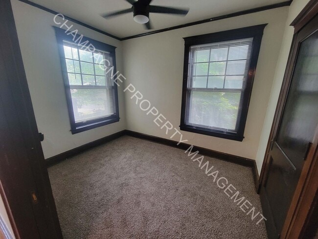 Photo - Newly Renovated 2 Bed 1 Bathroom Apartment Unidad 1W