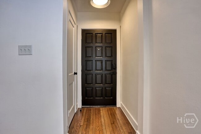 Photo - 916 Maupas Ave