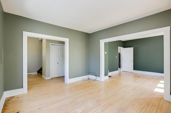 1070 12th Ave SE