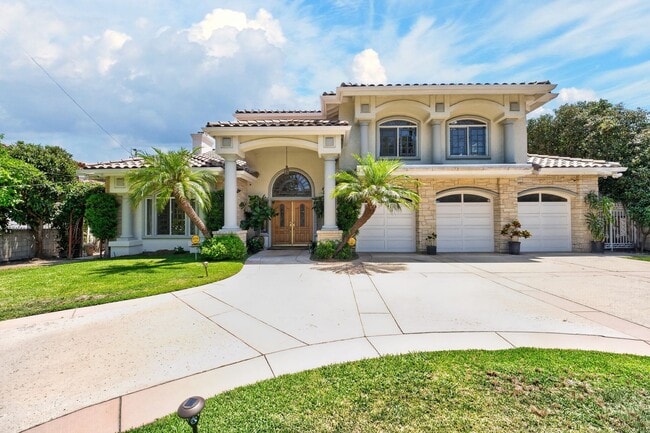 482 W Palm Dr