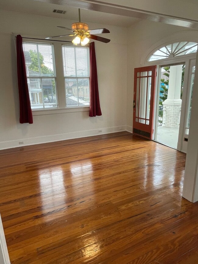 Photo - 4535-4535 Lasalle St Unit 4535 Upper
