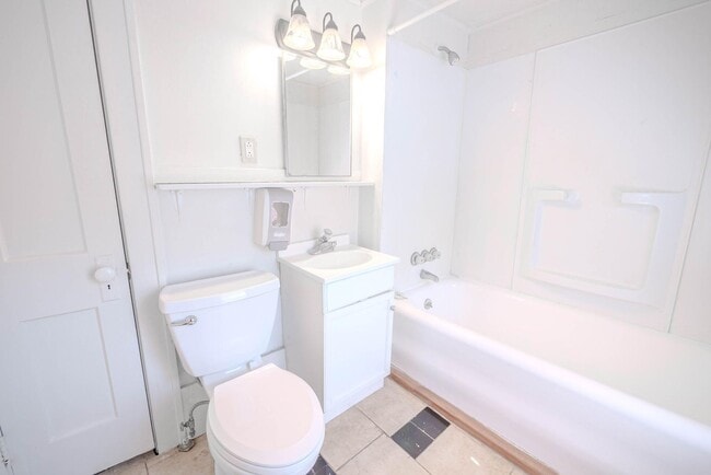 Photo - 819 Oakland Dr