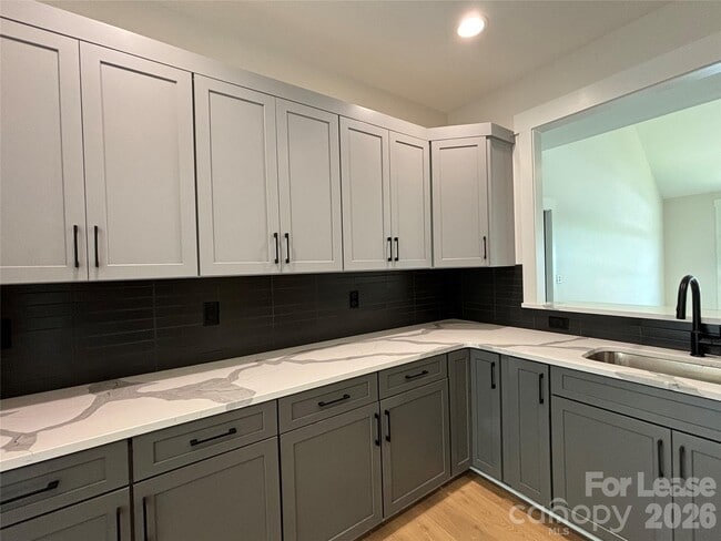 Photo - 7 Heartleaf Cir