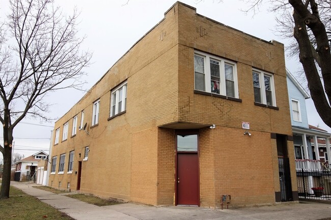 Building Photo - 8856 S Lowe Ave Unit 2R