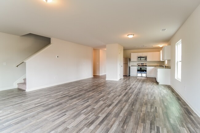 Photo - 4026 Lake Russell Dr