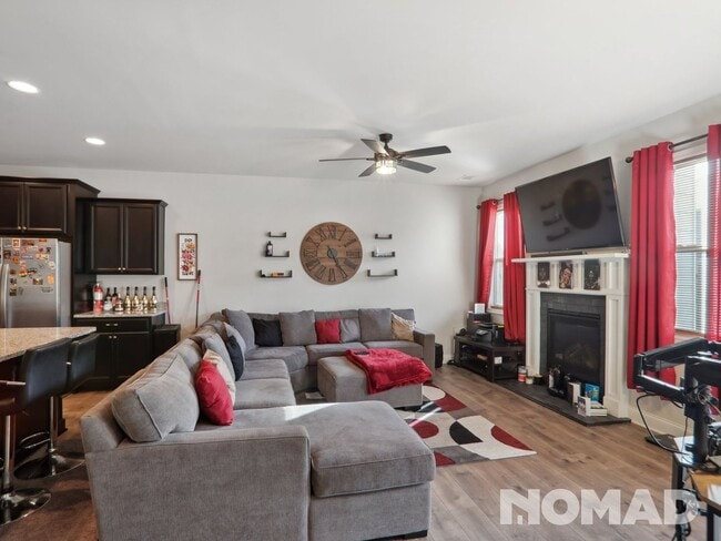 Photo - 2568 Centennial Pl