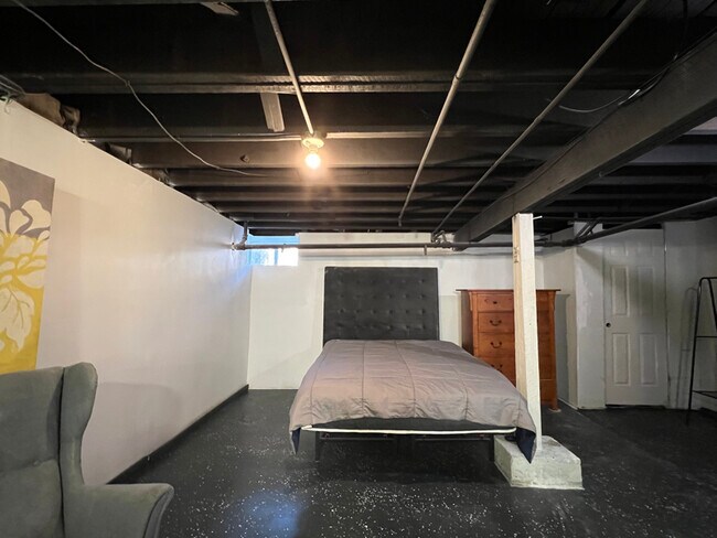 Building Photo - 400 Mt Holly St