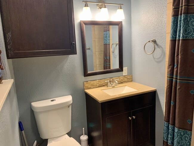 Photo - 4918 Branscomb Dr