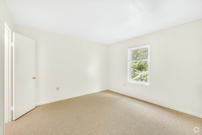 2BR, 1BA - 880SF - Bedroom