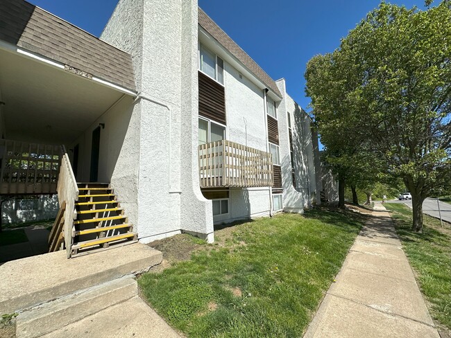 Courtyard Apartments
