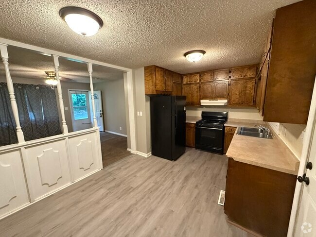 Building Photo - 5010 N Crystal Ave Rental
