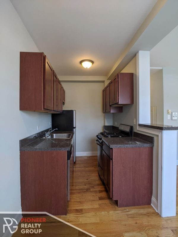 Building Photo - 818 W Diversey Pkwy Unit A