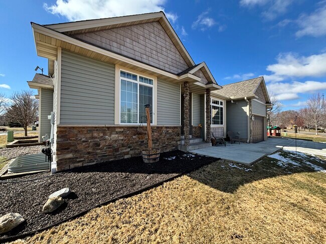 Photo - 6364 Bakken St