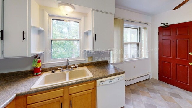 Photo - 3729-3731 Oakland Dr Unidad 2