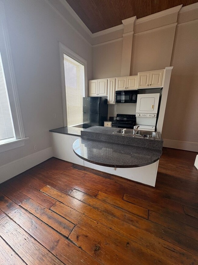 Photo - 460 Poplar St Unit 202