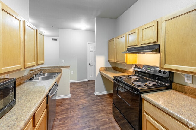 4BR, 2BA - 1,285SF - Kitchen