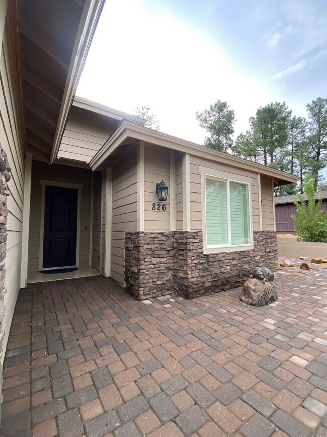 826 Hemlock Ave