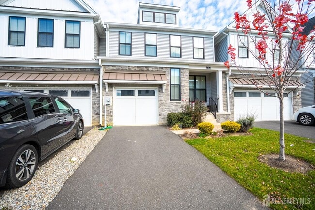 Photo - 16 Clover Ln