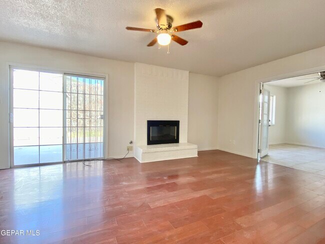 Photo - 308 Cabaret Dr