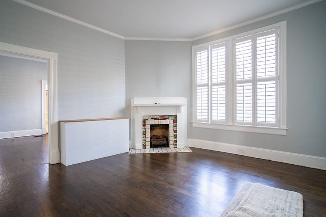 Photo - 758 Lake Ave NE