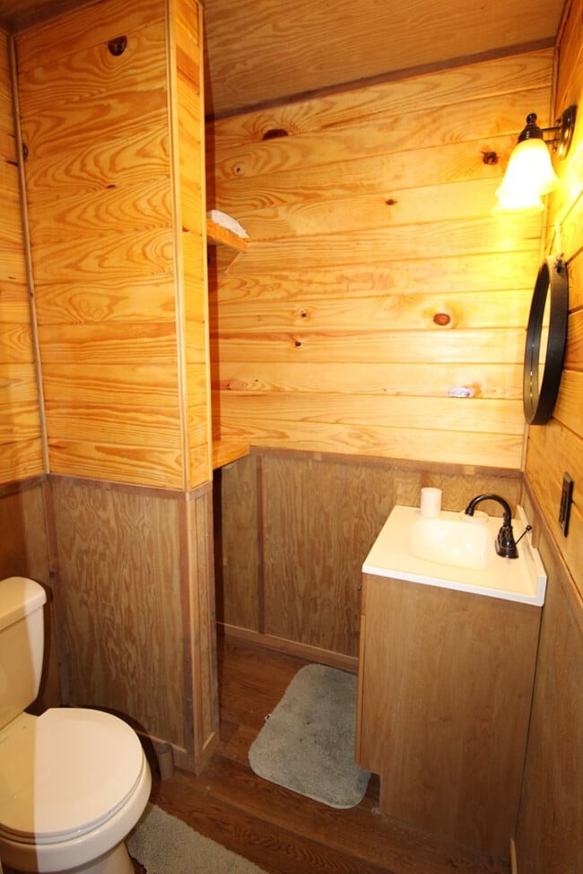 Photo - 900 Race Track Rd