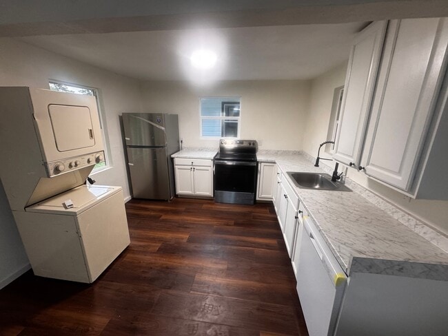 Photo - 326 W College St