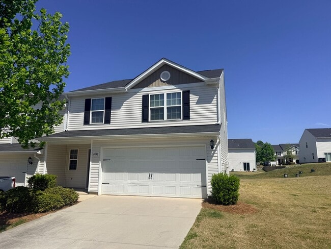 Building Photo - Beautiful Townhome in Charlotte, minutes from the airport