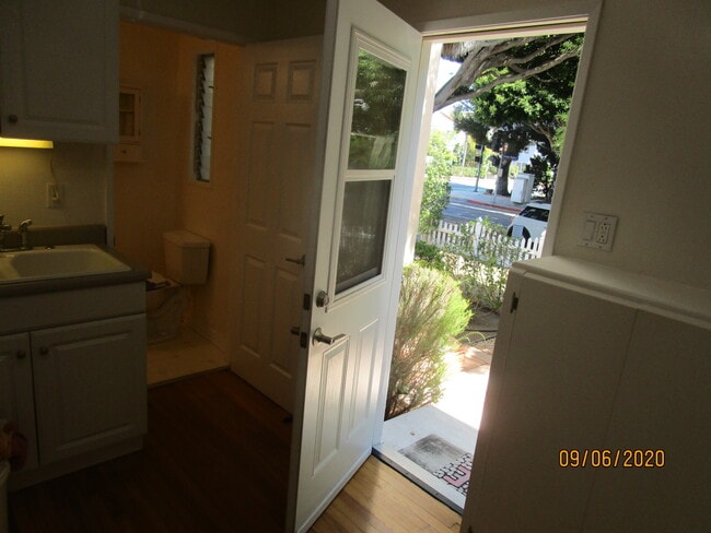 Kitchen door to Patio - 1352 Ocean Park Blvd Unit E