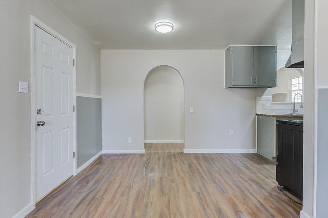 Photo - 2203 E 29th St