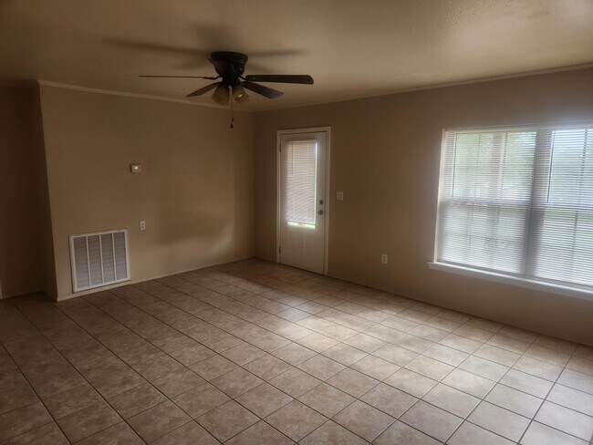 Photo - 20 Castleberry Ln