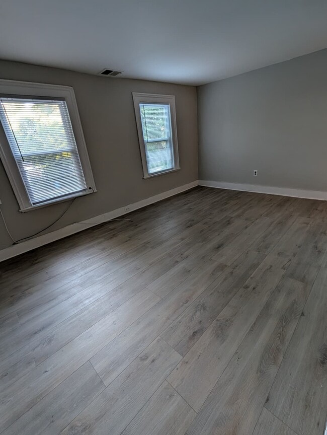 16 Hallock Ave Unit 2