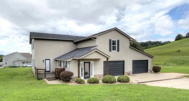 Photo - Beautiful Home on 1 acre lot in Milton