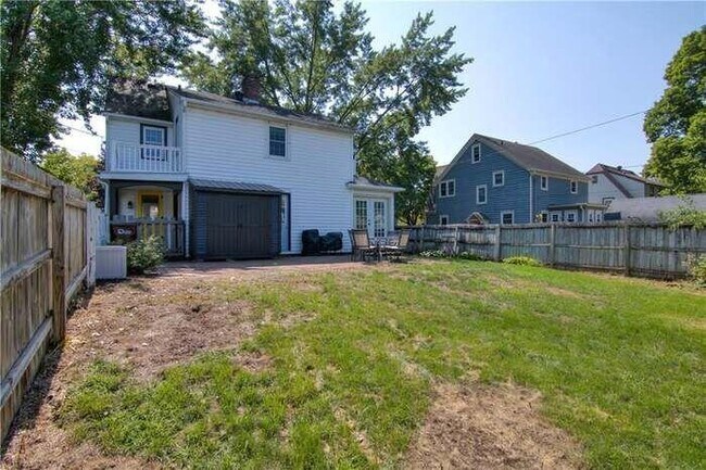 Photo - 1828 Emery St