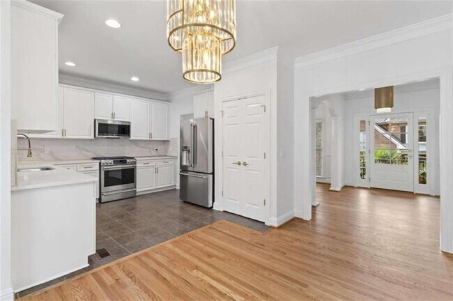 Photo - 1711 Summit Glen Ln NE