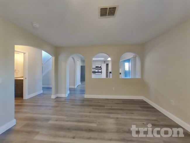 Photo - 426 Elgin Blvd