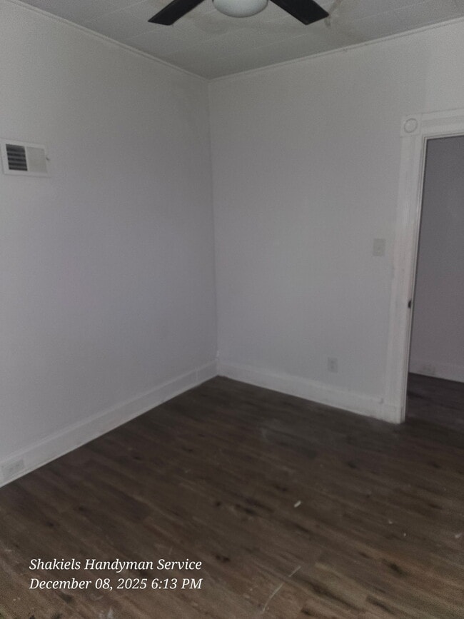 Second Bedroom - 6216 Elmwood Ave Unit 2