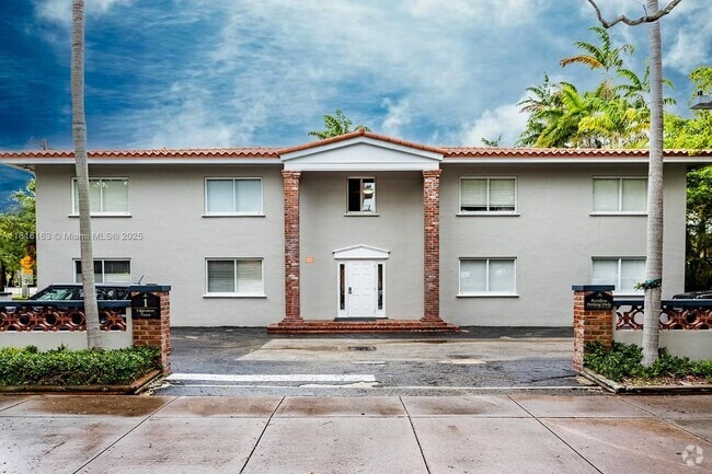 Building Photo - 1 Edgewater Dr Unit 201 Rental