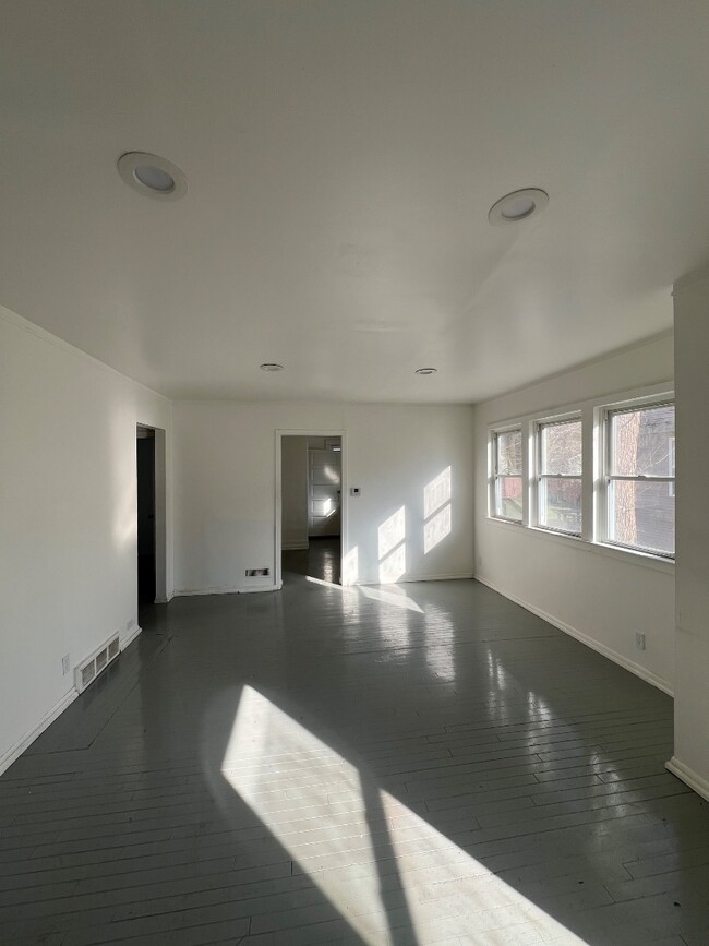 Photo - 2272 Avon St