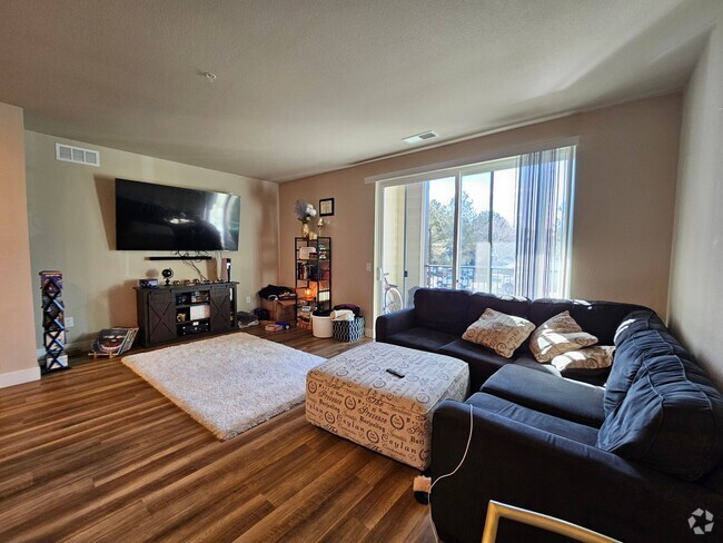 Building Photo - Beautiful, Modern and Bright 2 Bedroom 2 B... Unit 201 Rental