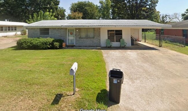 Building Photo - 210 N Alaska