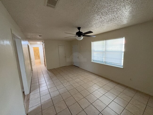 Photo - 304 N 6th St