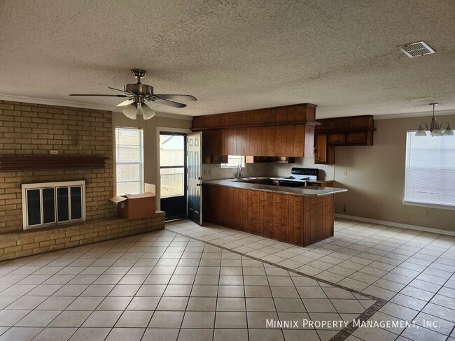 Photo - 2108 76th St